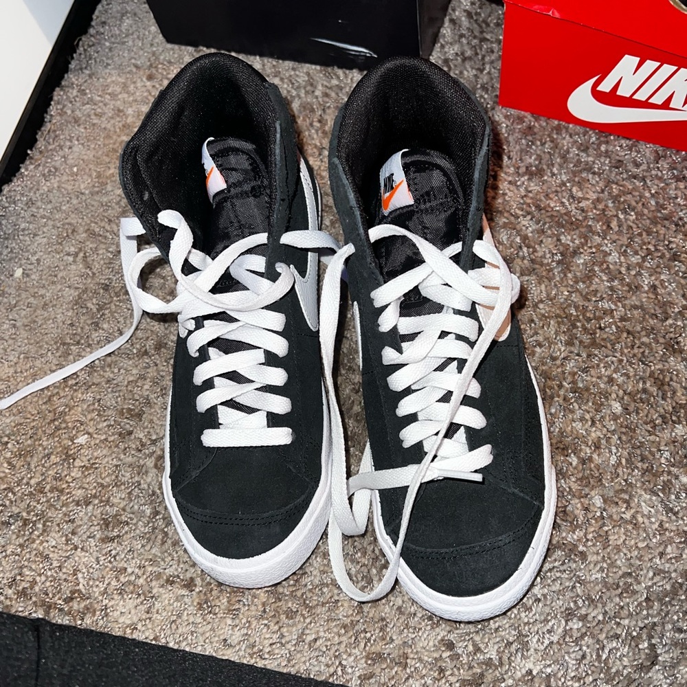Nike - Picture 2 of 2